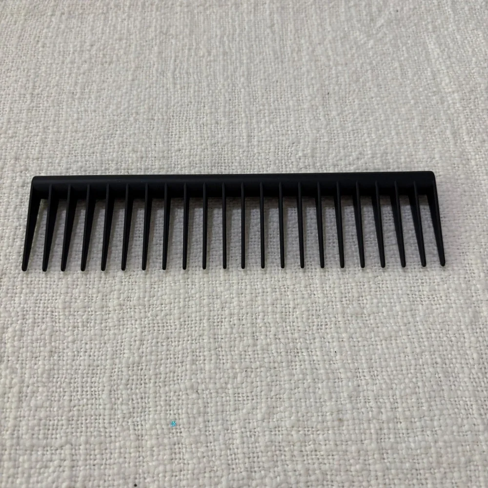 Dyson Wide Tooth Detangling Comb and Chitosan Post-Style Serum Sample 4mL Set